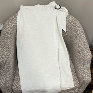 BB Dakota cream pencil skirt